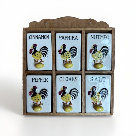 Vintage 1950s Wall Mount Spice Rack Set Wood Frame Retro‎ Rooster Spice Jars
